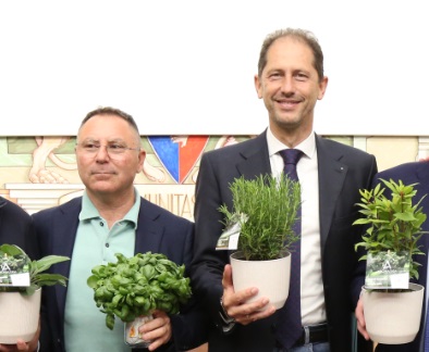 Costi, cene gratis (e consulenze) di Aromatica nel mirino di Parrella. Il sindaco annuncia le vie legali