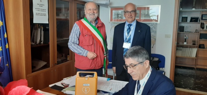Ospedaletti: donato un nuovo defibrillatore salvavita