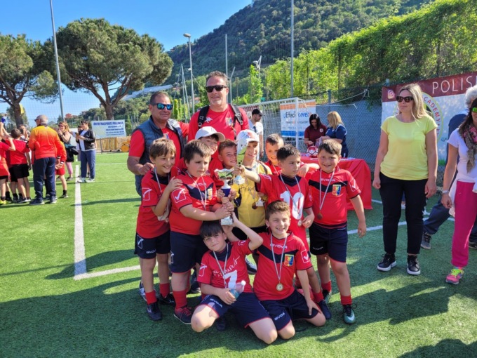 Trionfo dei giovani calciatori della Golfo Dianese al torneo di Camporosso
