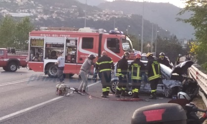 Schianto sul cavalcavia a Ventimiglia, tre mezzi coinvolti e ci sono feriti