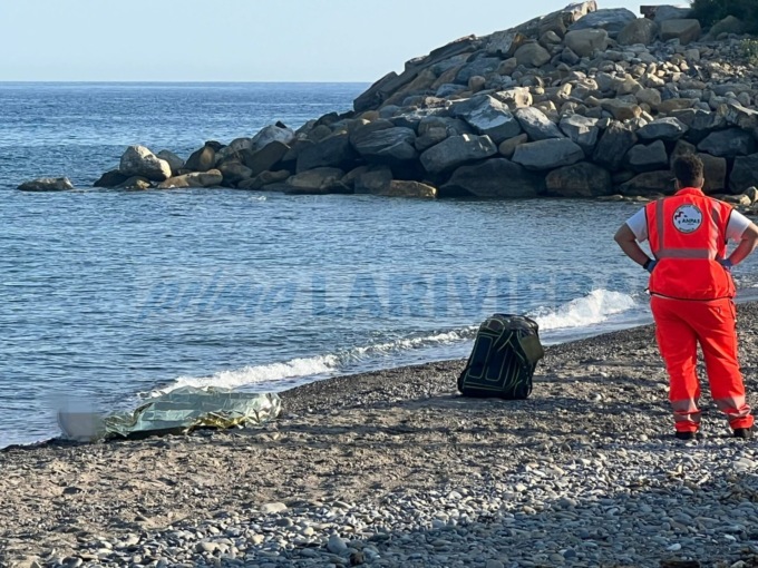 Cinquantenne stroncato da un malore in acqua a Bordighera