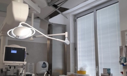 Porzione del soffitto caduta al Pronto Soccorso