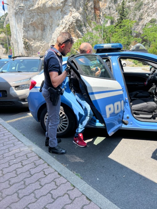 Uomo arrestato per favoreggiamento dell’immigrazione clandestina