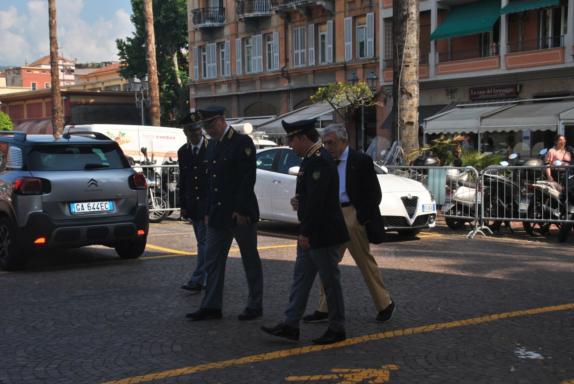 Amarcord Polizia di frontiera di Ventimiglia premia dirigenti del passato arrivo dr de Santis