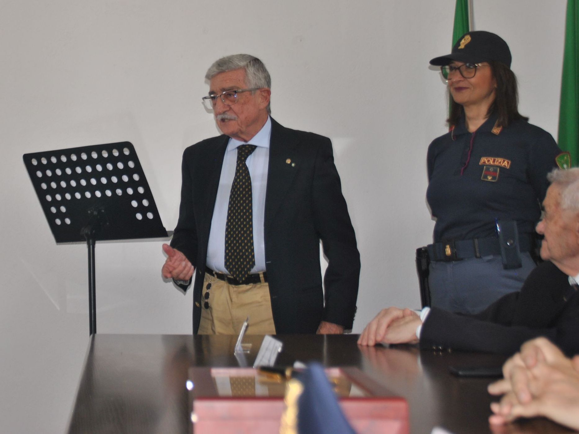 Amarcord Polizia di frontiera di Ventimiglia premia dirigenti del passato de Santis
