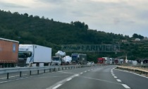 Traffico: oltre 3 chilometri di coda sull'A10 verso la Francia