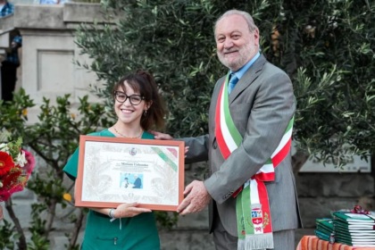 Una targa per Miriam Colombo testimonial contro la fibrosi cistica