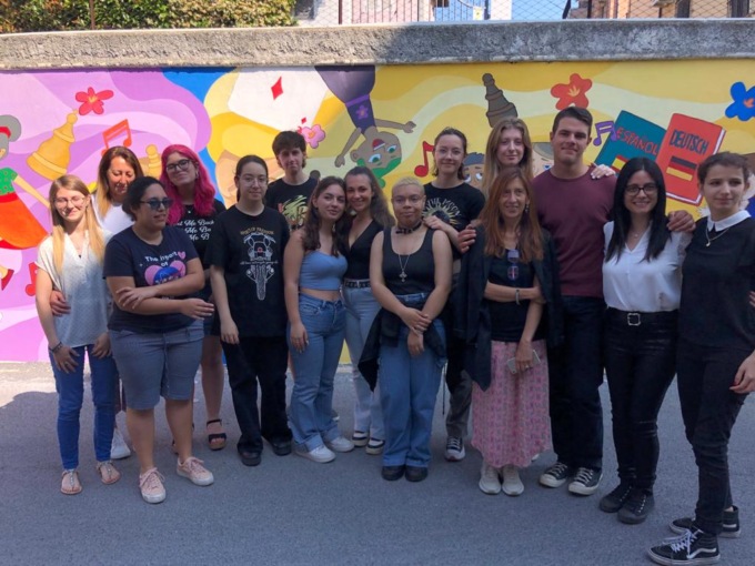 Imperia: Inaugurazione del murales tra due generazioni “Carpe Diem”