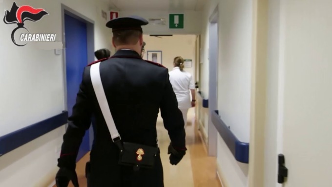 Ubriaco dà in escandescenza al pronto soccorso