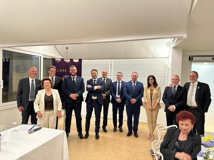 Passaggio della campana al Lions Club Imperia La Torre