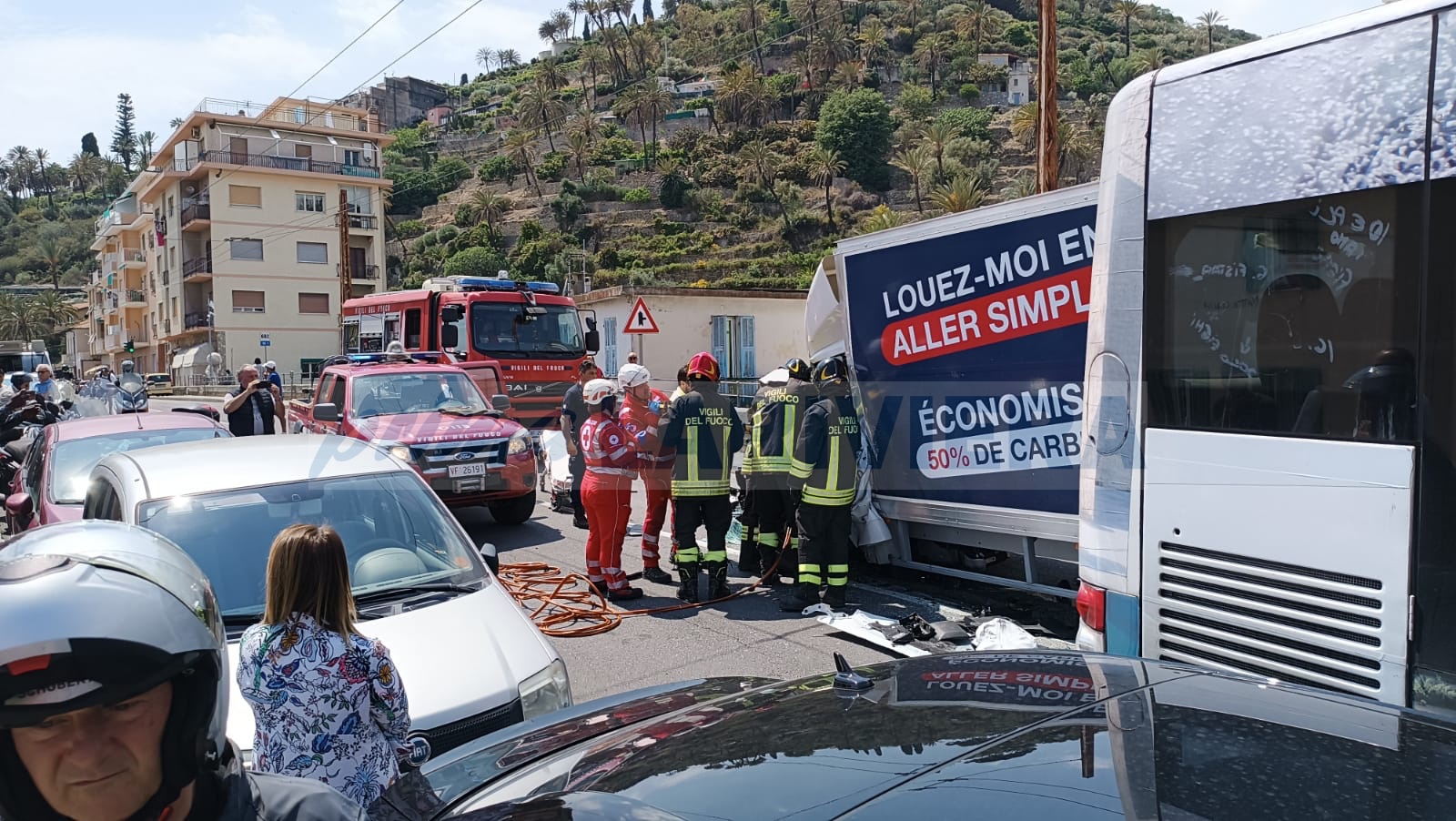 incidente bordighera arziglia camion corriera pullman_02