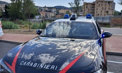 Tentano la truffa dello specchietto: denunciati dai carabinieri