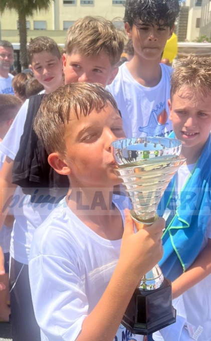 Basket: il bordigotto Scintu vince il Trofeo Ministar con la formazione del Roseto