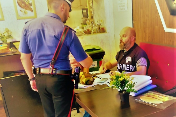 Carabinieri chiudono paninoteca kebab a Ventimiglia