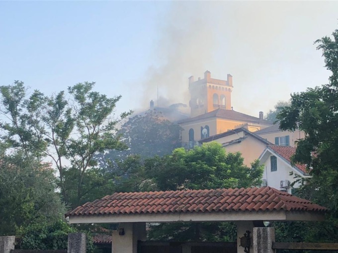 Brucia un tetto a Imperia