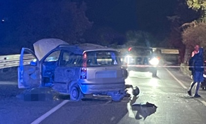 Un morto e due feriti (uno grave) nel tragico scontro auto e moto sull'Aurelia