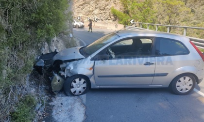 Un 64enne si schianta con l'auto contro la montagna in val Roya