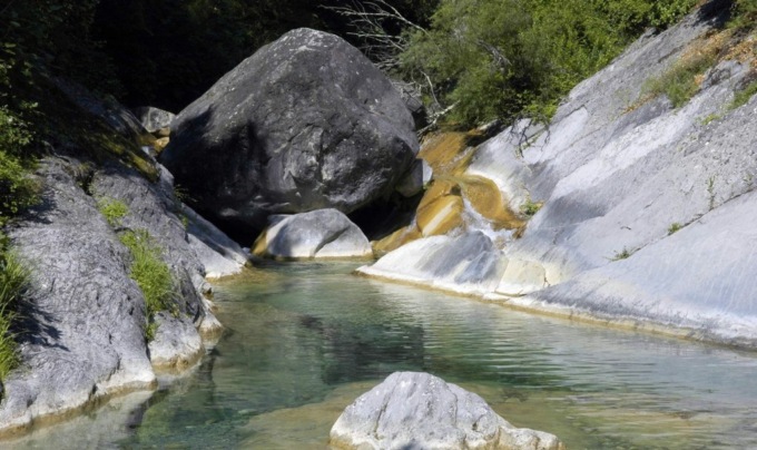 Troppi turisti indisciplinati a Rocchetta: il sindaco, statevene a casa o andate altrove
