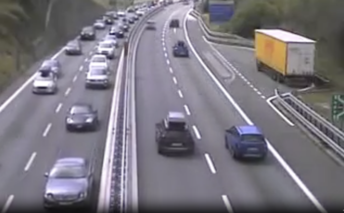 A10: è iniziato il weekend da bollino rosso, 6 km di coda tra il confine e la barriera