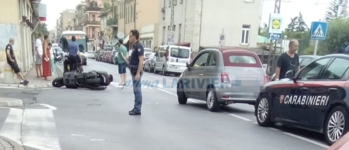 Scontro auto e moto sull’Aurelia, un ferito e tanto traffico a Camporosso