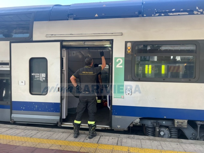 Allarme incendio su un treno francese fermo in stazione a Ventimiglia