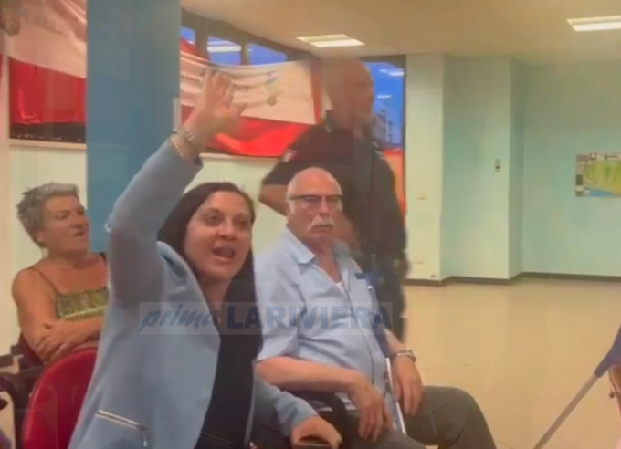 Vallecrosia: lite Biasi-Russo-Perri ed è subito show in Consiglio comunale. Video