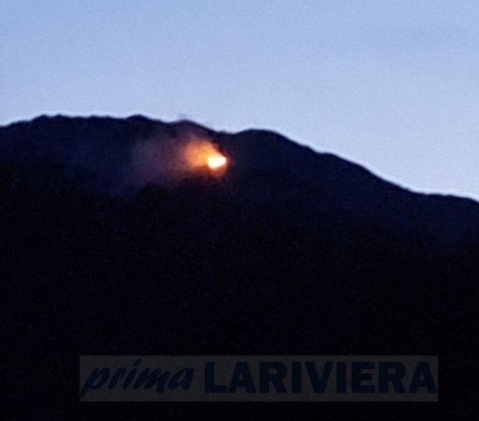 Bruciano le alture tra Olivetta San Michele e Torri/Calvo a Ventimiglia