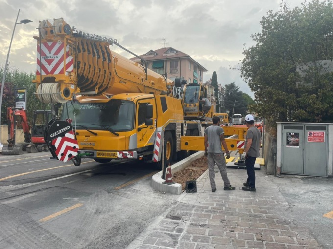 Il via alla posa del ponte su Via Roma
