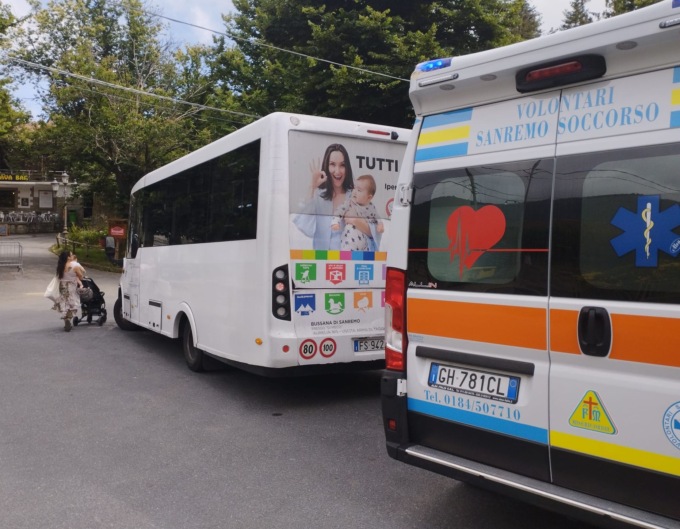 Autista dell’RT soccorre passeggera in stato confusionale