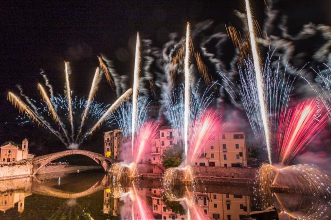 Fuochi d’artificio: Dolceacqua off-limit sabato dalle 21.30, spostatevi in scooter
