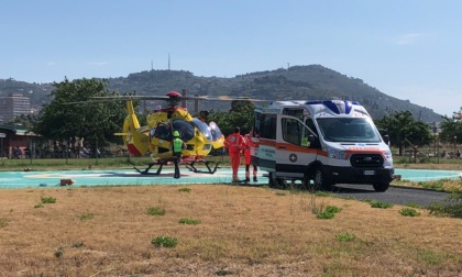 Bimba investita da uno scooter a Imperia, allertato l'elicottero