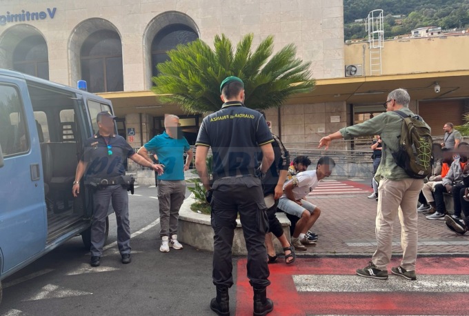Non regolari 27 stranieri sui trenta fermati dal gruppo interforze a Ventimiglia