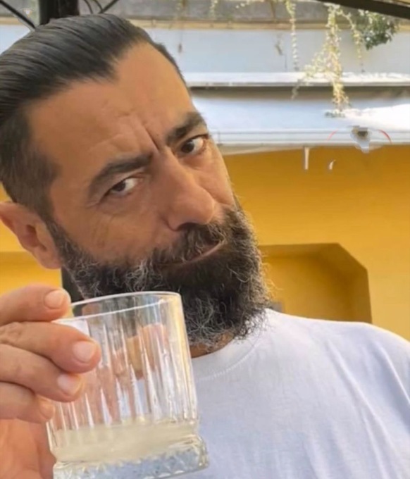 Cuoco di 56 anni muore all’improvviso per un malore sotto la doccia