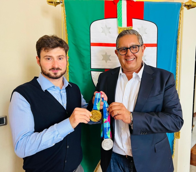 Nuoto: il presidente Toti incontra il campione paralimpico Francesco Bocciardo