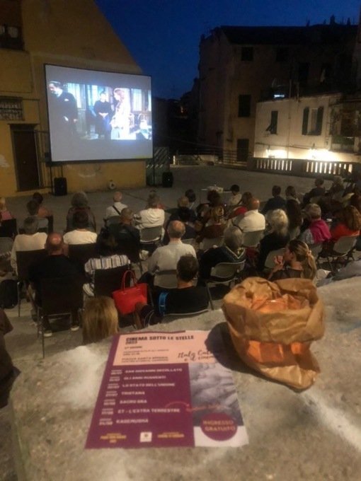 Cinema sotto le stelle nella Pigna