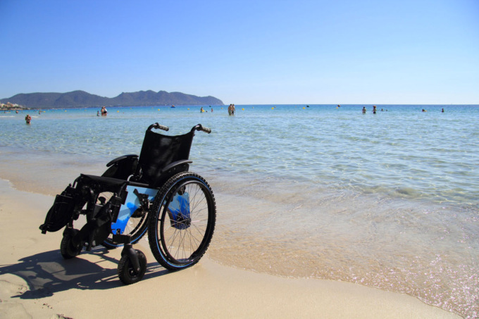 Ecco la nuova Guida Mare Accessibile. Le 34 spiagge della Riviera per chi ha difficoltà