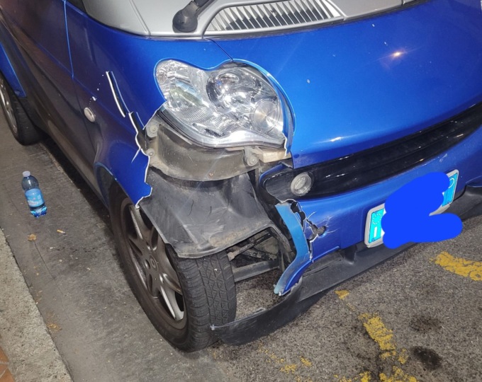 Smart danneggiata dalla collisione con un cinghiale a Bordighera