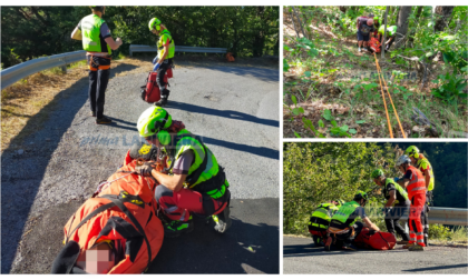 Motociclista vola per una ventina di metri sotto strada, salvato dagli alberi