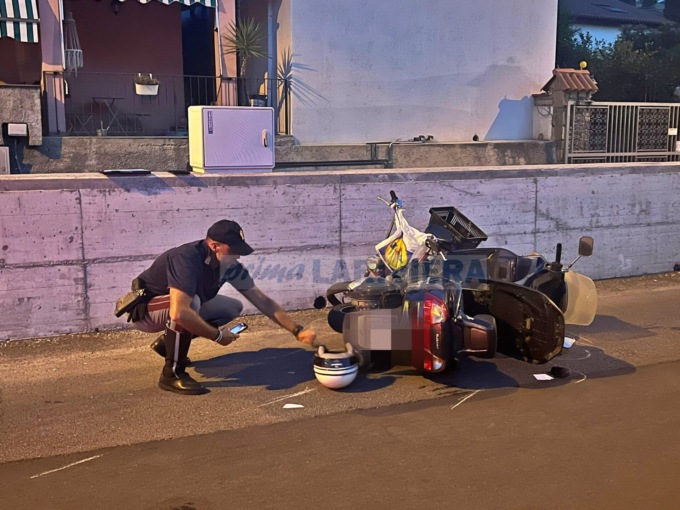 Scontro tra due scooter a Imperia, è grave un uomo di 50 anni. Video