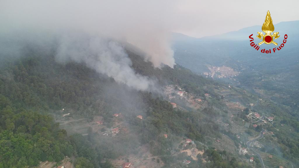 le immagini col drone dei vigili del fuoco degli incendi di taggia e ceriana agosto 2022_03