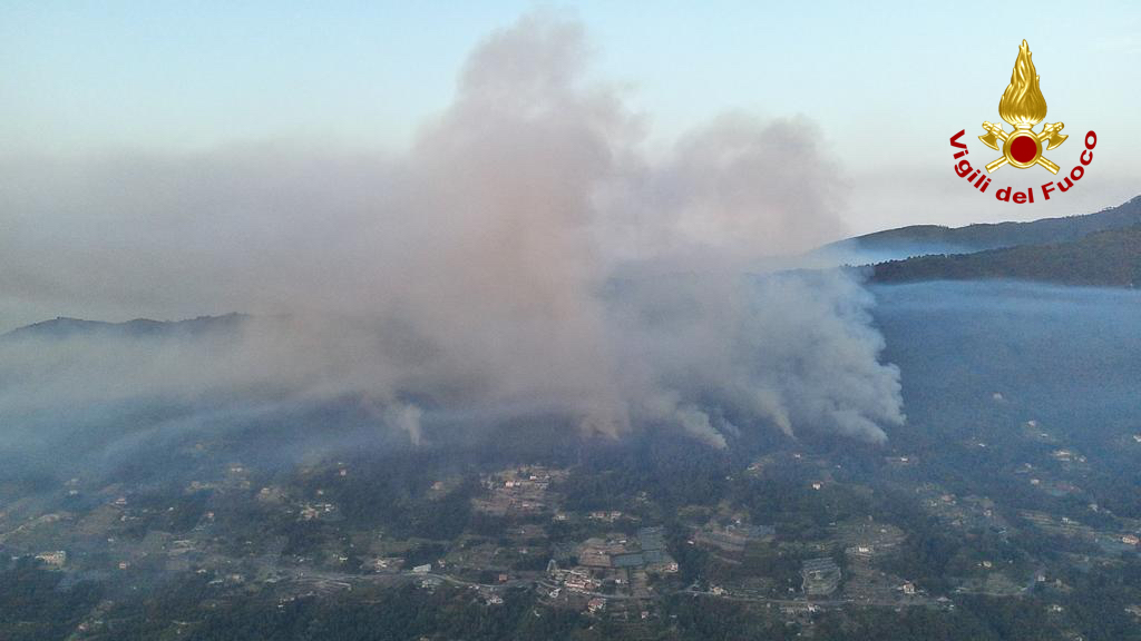 le immagini col drone dei vigili del fuoco degli incendi di taggia e ceriana agosto 2022_05