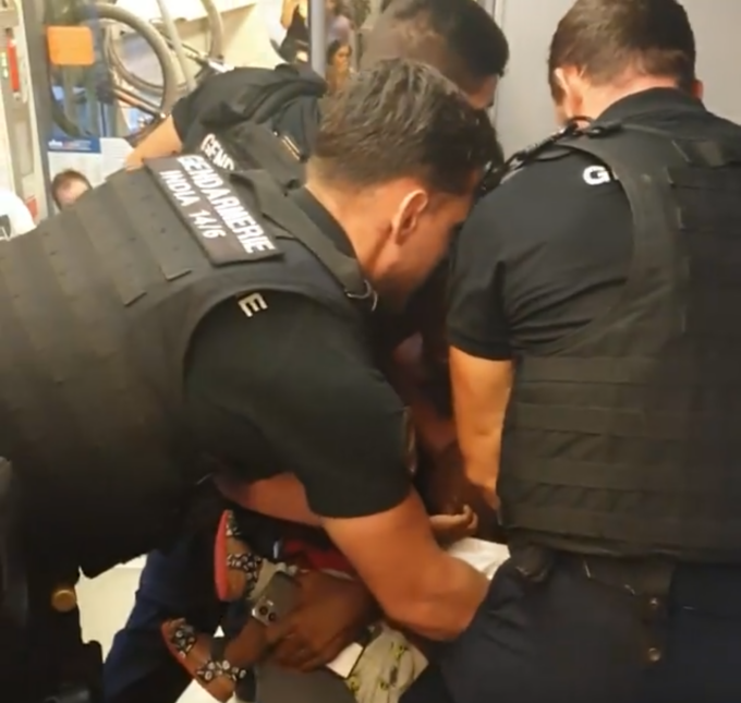 Famiglia africana cacciata dalla polizia francese sul treno Ventimiglia-Cuneo