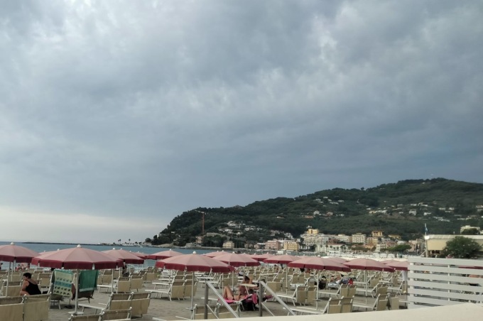 Tutto chiuso con l’allerta… tranne le spiagge del Comune