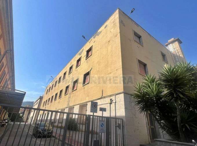 Emergenza migranti a Ventimiglia: sono 600 al giorno, prefetto chiede ex Ferrotel per aprire un centro