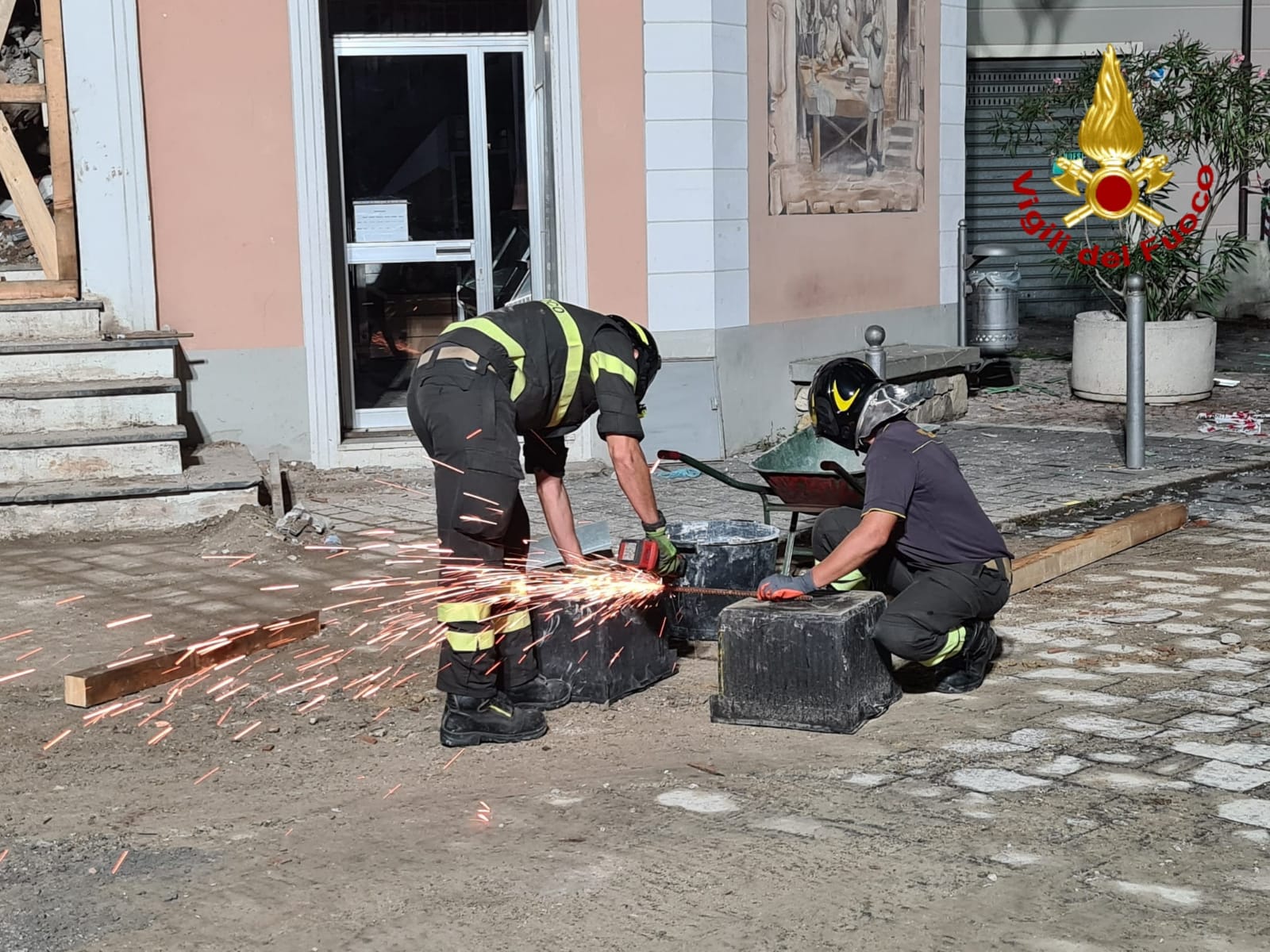 vigili del fuoco casa puntellata palazzina esplosione esplosa soldano 27 agosto 2023 incidente_12
