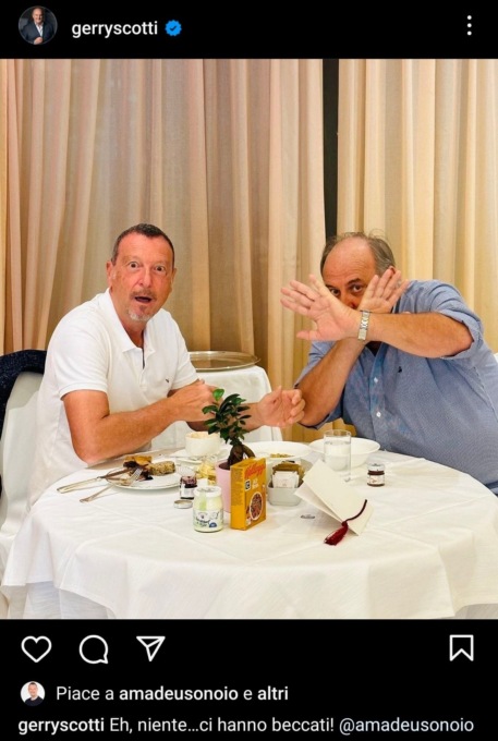 Gerry Scotti e Amadeus beccati a colazione assieme: “Conoscere un buon albergo a Sanremo?”