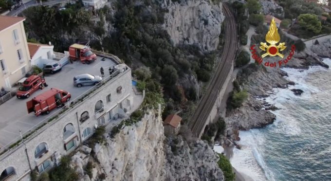 Albero pericolante su ferrovia: riattivata la linea ferroviaria Ventimiglia-Nizza. Video