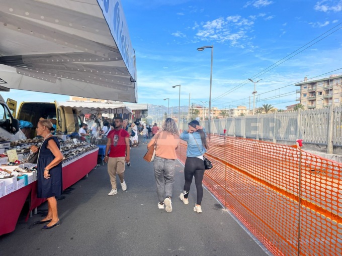 Lungomare Argentina: per gli ambulanti del mercato è il giorno della verità