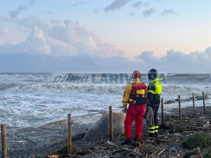 A Ventimiglia si cerca persona dispersa in mare alla foce del Nervia