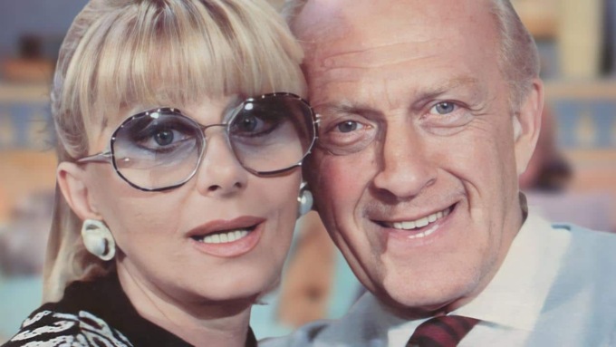 Sandra e Raimondo (e altri personaggi noti) nelle nuove vie dianesi